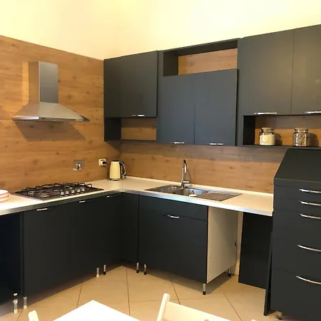 Casa Garibaldi With Parking Apartmán